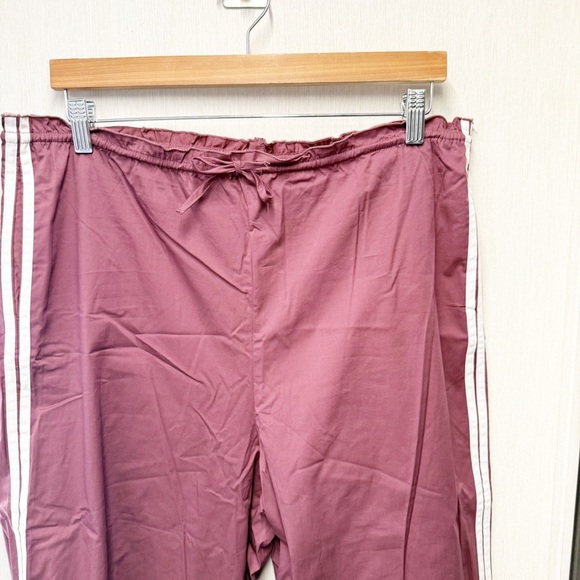 NWT WeWoreWhat Pull On Ruffle Waist Pant in Plum & White, Size Large - Picture 4 of 10